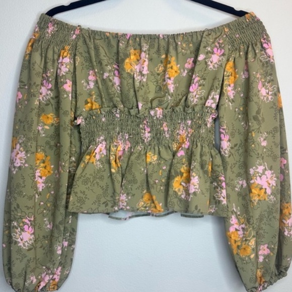 NWT! WAYF Off-the-Shoulder Floral Print Long Sleeve Smocked Crop Top SIZE S - Picture 4 of 12